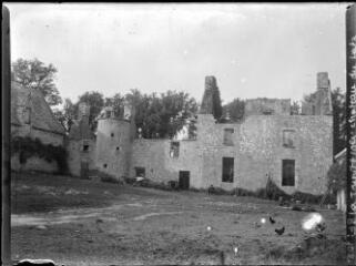 1 vue  - [Ruines du château du Latz à la Trinité-sur-Mer] / Paul Lotz. (ouvre la visionneuse)