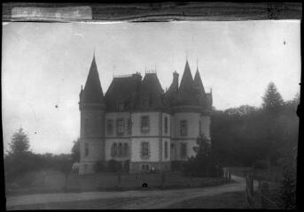 1 vue  - [Augan. Château du Bois du Loup, vue d\'ensemble.] / David (éditeur de cartes postales). Editeur. Sans date (ouvre la visionneuse)