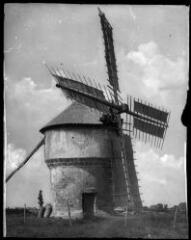 1 vue  - [Damgan. Moulin de Larmor à Pénerf équipé de sa voilure.] / David (éditeur de cartes postales). Editeur. Sans date (ouvre la visionneuse)
