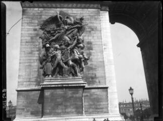 1 vue  - [Bas-relief sur l\'Arc de Triomphe place de l\'Étoile à Paris] / Paul Lotz. (ouvre la visionneuse)
