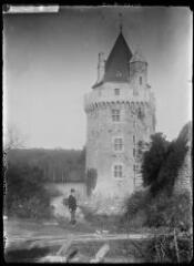 1 vue  - [Elven. Château de Largoët, tour du Connétable.] / David (éditeur de cartes postales). Editeur. Sans date (ouvre la visionneuse)