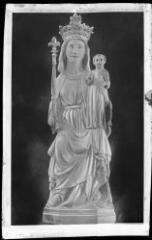 1 vue  - [Guern. Chapelle Notre-Dame-de-Quelven, statue de la Vierge ouvrante.] / David (éditeur de cartes postales). Editeur. Sans date (ouvre la visionneuse)