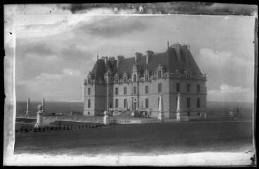 1 vue  - [Monteneuf. Château de la Grée de Callac, vue générale.] / David (éditeur de cartes postales). Editeur. Sans date (ouvre la visionneuse)