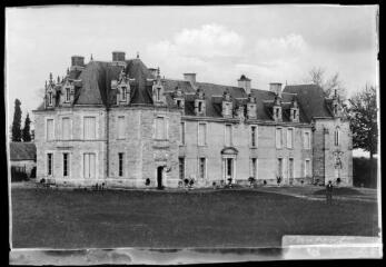 1 vue  - [Taupont. Château de Lambilly, vue générale.] / David (éditeur de cartes postales). Editeur. Sans date (ouvre la visionneuse)