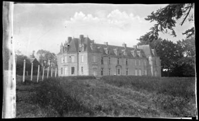 1 vue  - [Taupont. Château de Lambilly, vue générale.] / David (éditeur de cartes postales). Editeur. Sans date (ouvre la visionneuse)