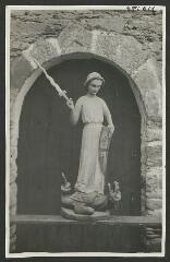 2 vues  - [Chapelle saint-Méen du Gerguy, statue de saint Michel.]. S.d (ouvre la visionneuse)