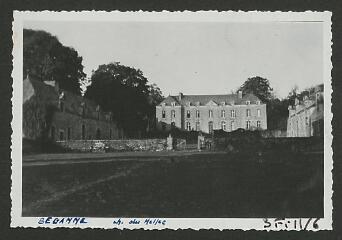 2 vues  - [Château de Léhelec, ensemble.] / Godineau. Photographe. 1940-1950 (ouvre la visionneuse)