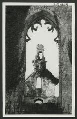 2 vues  - [Chapelle Saint-Albo, intérieur avant restauration.]. S.d. (ouvre la visionneuse)