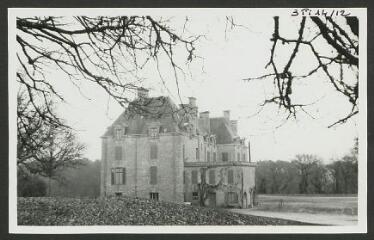 2 vues  - [Château de Pontcallec.]. S.d. (ouvre la visionneuse)
