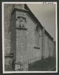 2 vues  - [Chapelle Notre-Dame-des-Vertus, façade méridionale.]. S.d. (ouvre la visionneuse)