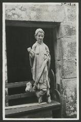 2 vues  - [Chapelle Saint-Armel, statue de saint Armel.]. S.d. (ouvre la visionneuse)