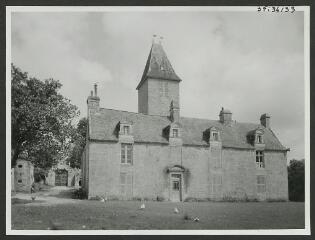 2 vues  - [Château de Kercado, façade.]. S.d. (ouvre la visionneuse)