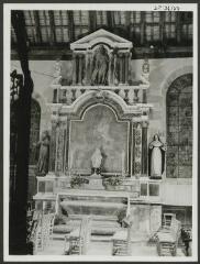 2 vues  - [Église Saint-Cornély, retable et autel de la nef latérale sud dédié à  saint Jean-Baptiste.] / Sénequier. Photographe. S.d. (ouvre la visionneuse)