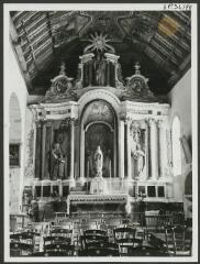 2 vues  - [Église Saint-Cornély, retable et autel de la nef latérale sud dédié au Rosaire.] / Sénequier. Photographe. S.d. (ouvre la visionneuse)