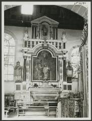 2 vues  - [Église Saint-Cornély, retable et autel de la nef latérale nord dédié à  saint Isidore.] / Sénequier. Photographe. S.d. (ouvre la visionneuse)