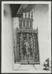 2 vues  - [chapelle de la Trinité, haut-relief en bois représentant la sainte Trinité.]. S.d. (ouvre la visionneuse)
