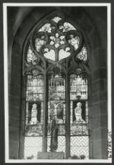 2 vues  - [Chapelle Sainte-Anne, vitrail.]. S.d. (ouvre la visionneuse)