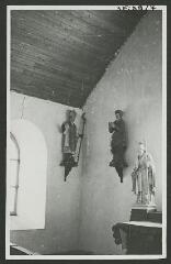 2 vues  - [Chapelle du vieux Colpo, statues.] / Le Diberder. Photographe. S.d. (ouvre la visionneuse)