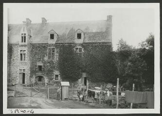 2 vues  - [Château de Comper, le logis seigneurial.]. S.d. (ouvre la visionneuse)
