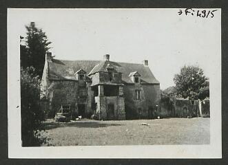2 vues  - [Manoir de la Boissière, façade.] / Godineau. Photographe. 1940-1950 (ouvre la visionneuse)