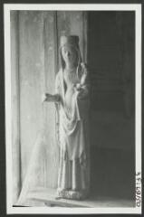 2 vues  - [Chapelle Saint-Clément, statue de Vierge à  l\'Enfant.]. S.d. (ouvre la visionneuse)