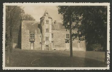 2 vues  - [Château de Sourdéac, façade.] / Godineau. Photographe. 1940-1950 (ouvre la visionneuse)