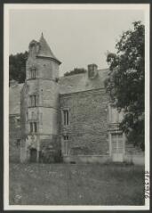 2 vues  - [Château de Sourdéac, tourelle de la façade.]. S.d. (ouvre la visionneuse)