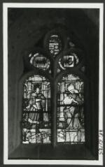2 vues  - [Chapelle Saint-Hervé, vitrail de la fenêtre est du croisillon droit.]. S.d. (ouvre la visionneuse)