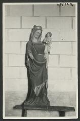 2 vues  - [Chapelle du Borne, Statue de Vierge à  l\'Enfant (après restauration).]. S.d. (ouvre la visionneuse)