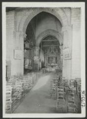 2 vues  - [Église, intérieur, croisée du transept.] / Caisse Nationale des Monuments Historiques. Photographe. S.d. (ouvre la visionneuse)