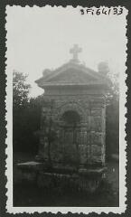 2 vues  - [Chapelle du Borne, fontaine du Bon Sauveur.]. S.d. (ouvre la visionneuse)
