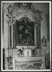 2 vues  - [Église, autel et retable du croisillon sud, toile du Christ aux outrages.] / Danigo. Photographe. 1973 (ouvre la visionneuse)