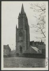 2 vues  - [Chapelle Notre-Dame de Quelven, clocher.] / Godineau. Photographe. 1940-1950 (ouvre la visionneuse)