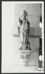 2 vues  - [Église, statue de saint Claude.]. S.d. (ouvre la visionneuse)
