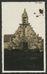 2 vues  - [Chapelle Notre-Dame de La Clarté à  Locadour, façade.] / Godineau. Photographe. 1940-1950 (ouvre la visionneuse)