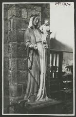2 vues  - [Église, statue de la Vierge et l\'Enfant.]. S.d. (ouvre la visionneuse)