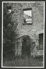 2 vues  - [Château du Coscro, bâtiment nord.] / Godineau. Photographe. 1940-1950 (ouvre la visionneuse)
