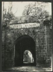 2 vues  - [Porte de Bangor, fortifications.]. S.d. (ouvre la visionneuse)
