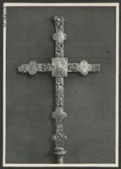 2 vues  - [Musée de la société polymathique du Morbihan, revers de la croix de Saint-Coulomb (Ille et Vilaine).]. S.d. (ouvre la visionneuse)
