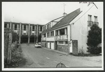 2 vues  - [Maisons de la rue de l\'Abattoir (avant les travaux de démolition effectués en 1978-1979).]. 1975 (ouvre la visionneuse)