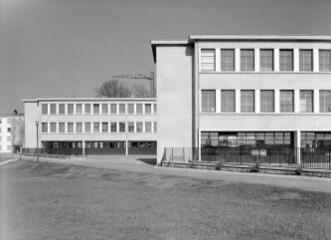 1 vue  - [Lorient, rue Professeur-Émile-Mazé. Lycée Dupuy-de-Lôme, bâtiments du groupe scolaire du second degré.]. (ouvre la visionneuse)